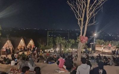 Menyaksikan Keindahan Senja di Puncak Sosok Yogyakarta